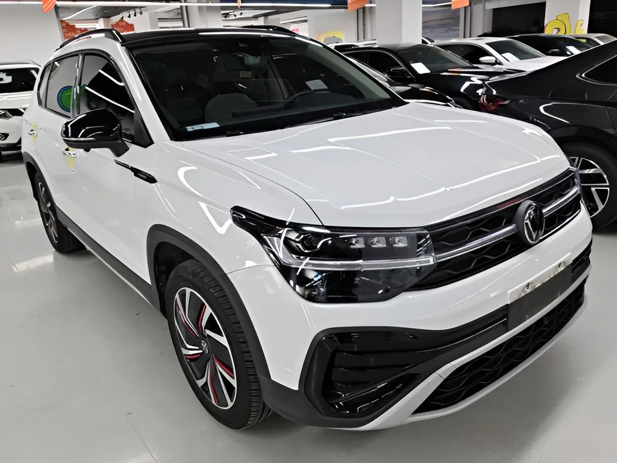 Volkswagen Tharu 2026 в шоуруме, передний ракурс